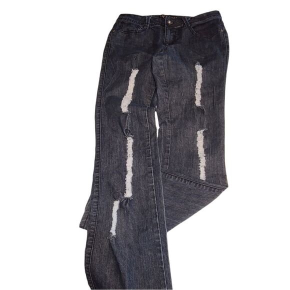 Dereon distressed jeans. Size 9/10 - Picture 2 of 6